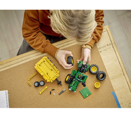 lego technic 42136 Конструктор "john deere 9620r 4wd tractor" (390 дет.)