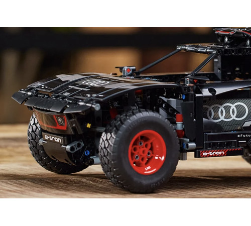 lego technic 42160 constructor „audi rs q e-tron” (914 el)