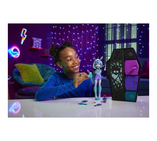 monster high hnf82 setul surpriză "secretele teribile ale lui twyla" din seria "neon and peerless"