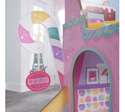 kidkraft 20242-msn casă pentru păpușicasa de păpuși super dulce de la kidkraft candy castle va stârni imaginația copiilor. cu o paletă de curcubeu pe trei niveluri și șapte platforme, această casă de păpuși magică din lemn are o înălțime de aproape 4 pici