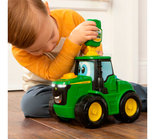 tomy 47500 jucărie interactivă "johnny tractor"