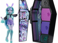 monster high hnf82 setul surpriză "secretele teribile ale lui twyla" din seria "neon and peerless"