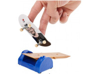 spin master 6066629 set versus fingerboard (in sort.)