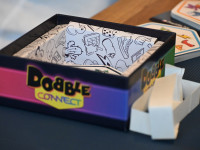 dobble joc de masă "dobble connect"