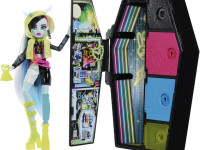 monster high hnf79 set de joc cu păpușa frankie stein seria secretele in dulap 